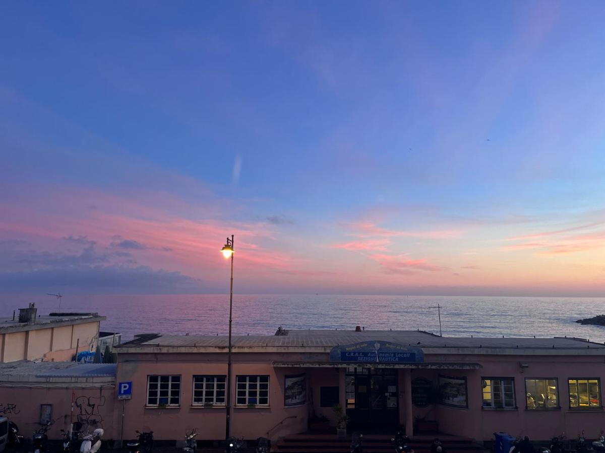 Ad Home Mare - Frontemare, 1 Minuto Dalla Spiaggia Генуя Экстерьер фото