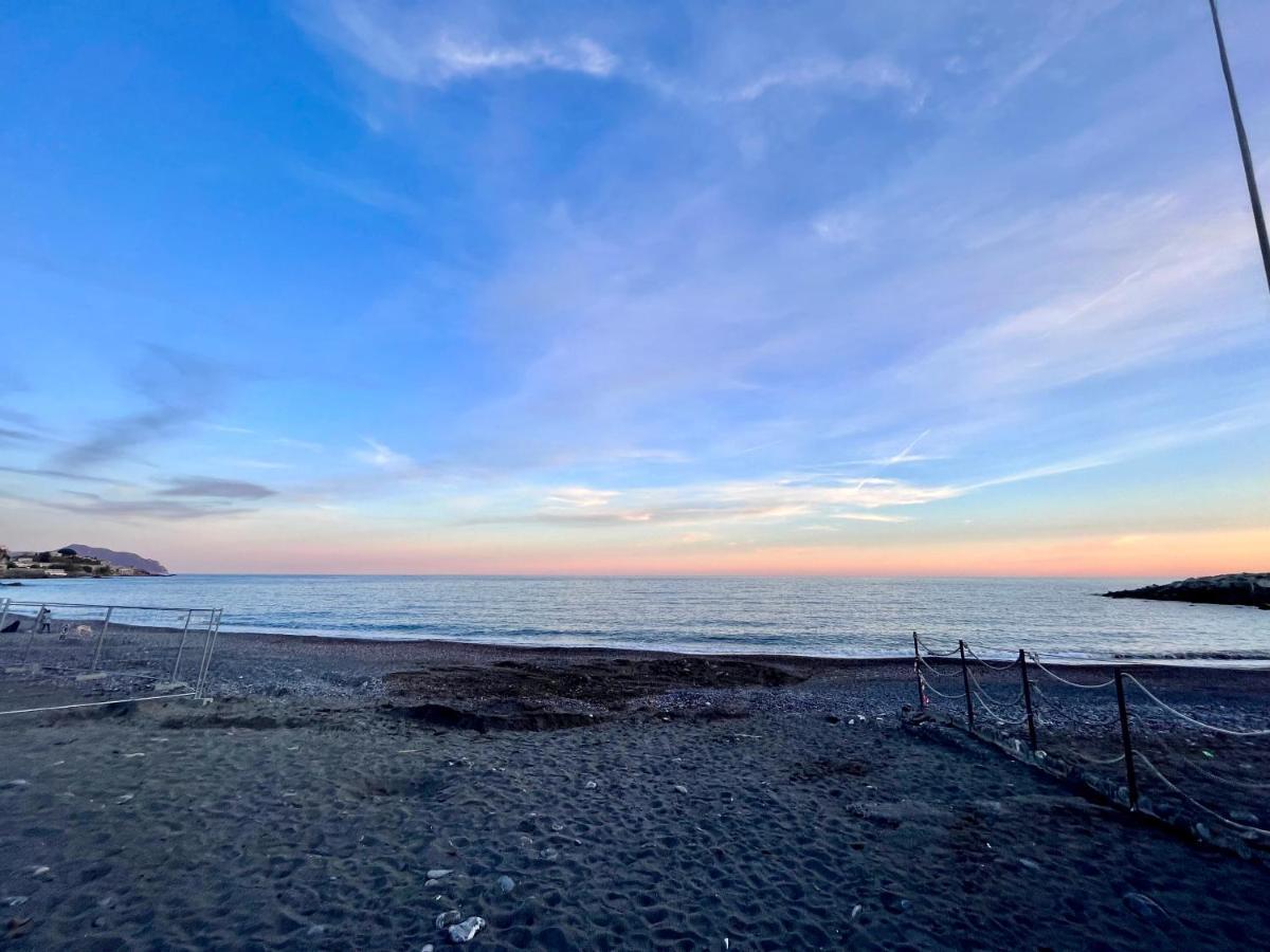 Ad Home Mare - Frontemare, 1 Minuto Dalla Spiaggia Генуя Экстерьер фото
